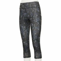 Petite Tek GearĀ® Core High-Waisted Capri Leggings